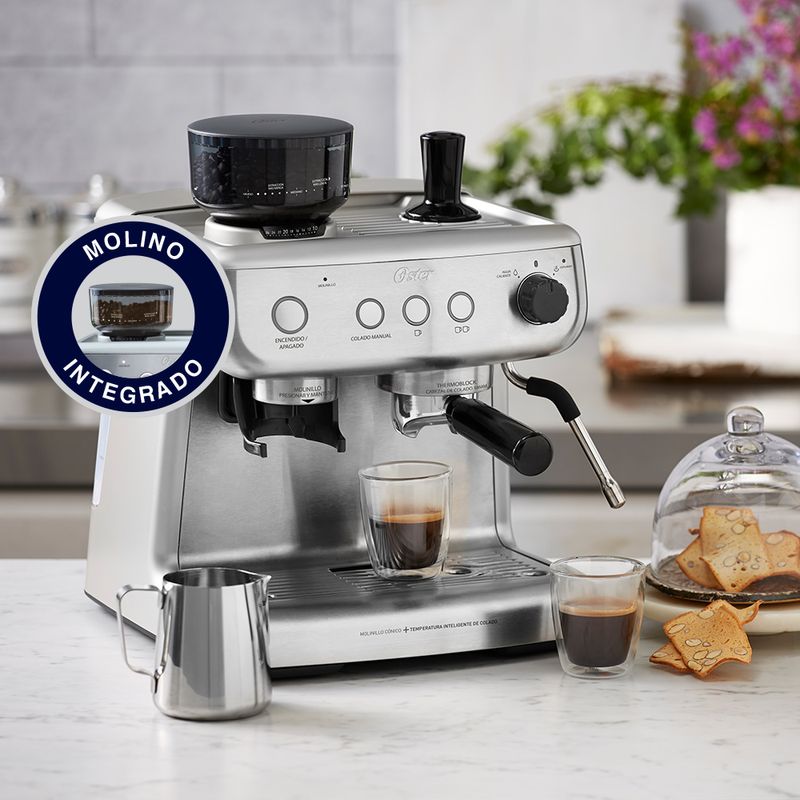 Cafetera para espresso Oster® Perfect Brew 15 bar molino integrado  BVSTEM7300