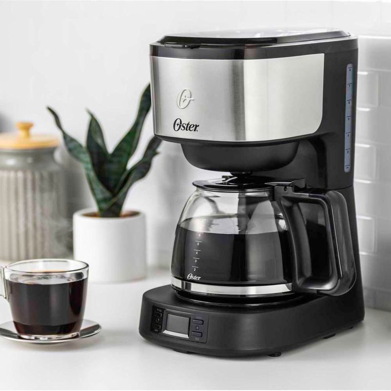 Cafetera latte Oster® con espumador BVSTDC02B - Oster