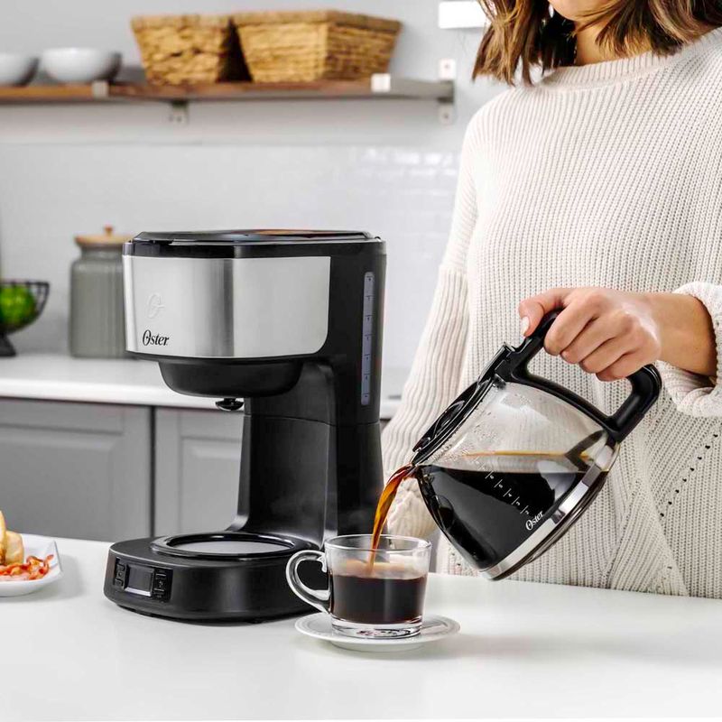 Cafetera de acero inoxidable programable de 12 tazas Oster